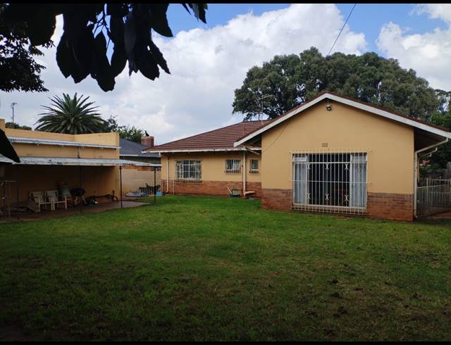 3 BEDROOM HOUSE FOR SALE IN MALVERN EAST